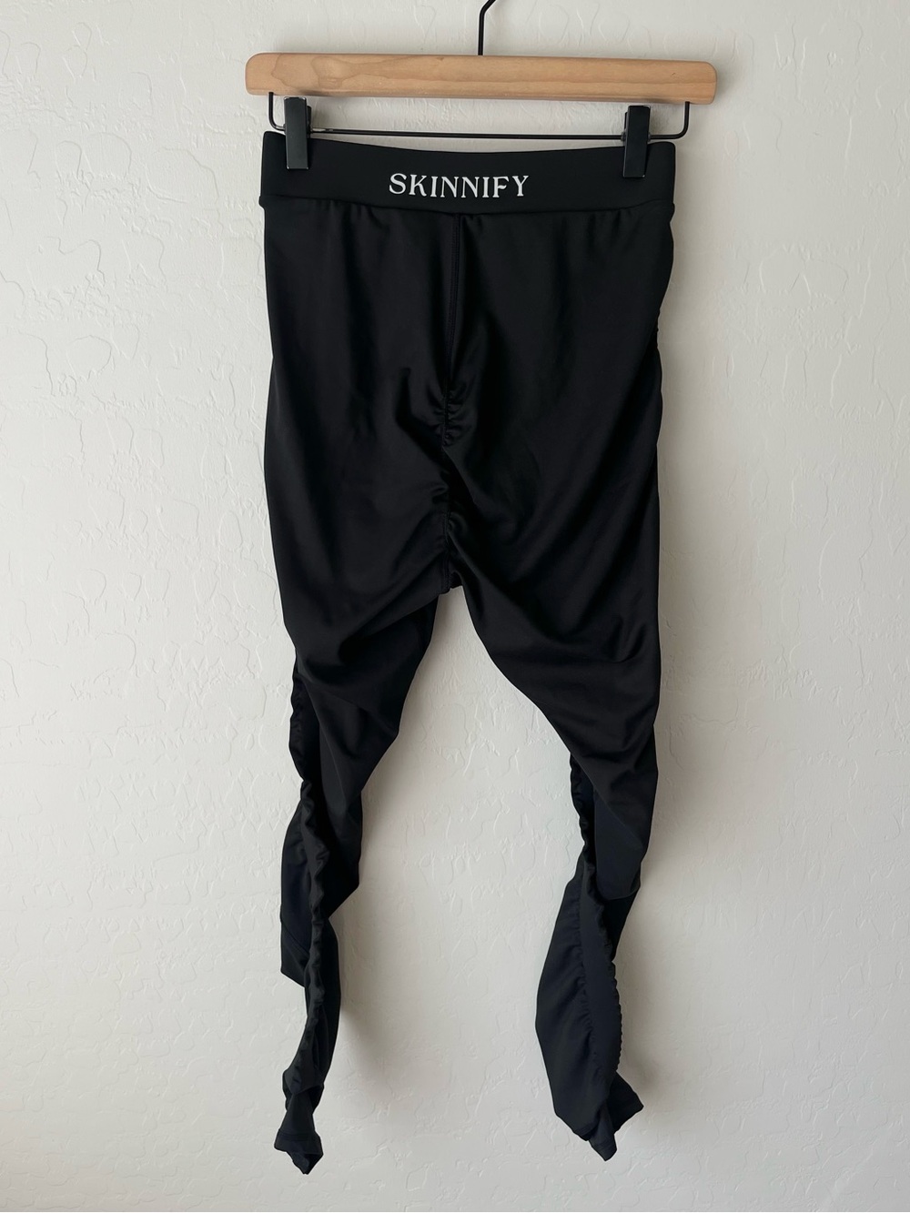 Skinnify resistance band leggings black large